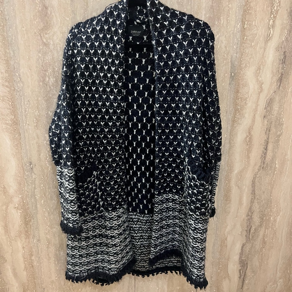 Zara Women’s Navy and White Knit Sweater Coat
